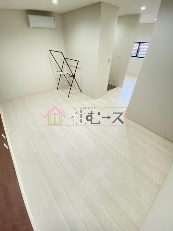 千本中アパートメント リビング