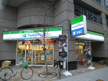 オーキッドコート北堀江 ﾌｧﾐﾘｰﾏｰﾄ 新町三丁目店