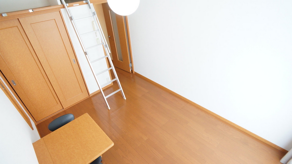 レオパレスネスト中百舌鳥 大きなクローゼットで収納力バツグンです。