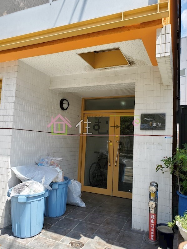 NANIWA一番館 エントランス