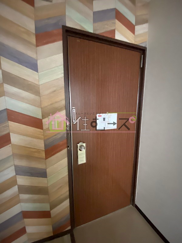 フォーリーブスイン上本町 玄関