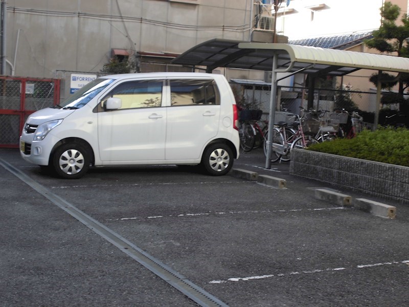 ヴェルドミールヨシオカ 駐車場