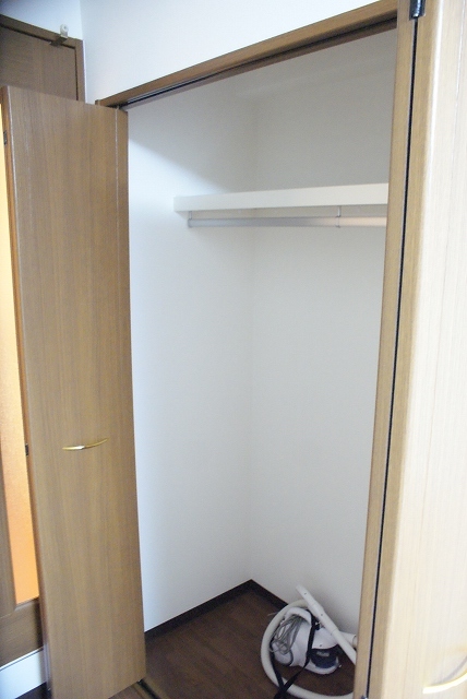 IF西梅田 大きめな収納設備【洋服もらくらくです】