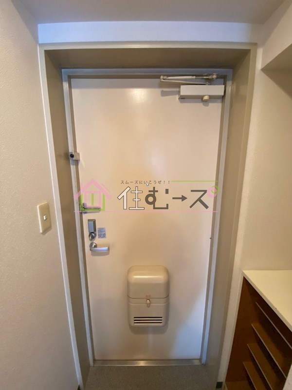 シャトークローネ 玄関
