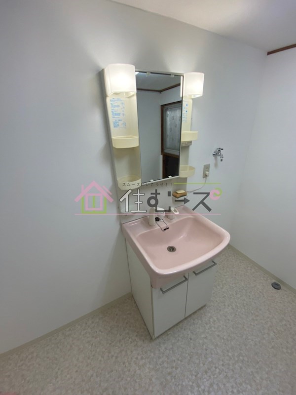小路東3丁目戸建 洗面所