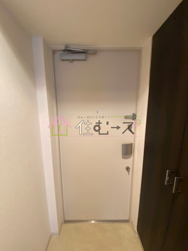エステムコート難波WESTSIDEⅢドームシティ 玄関