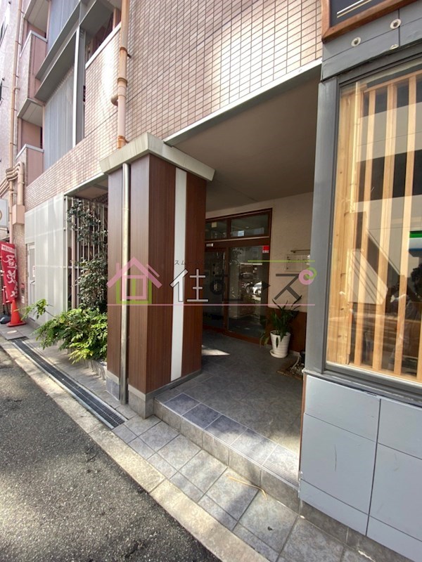 鶴橋末広ビル エントランス
