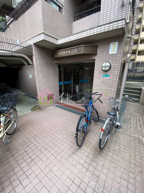 楠青山ビル別館 エントランス