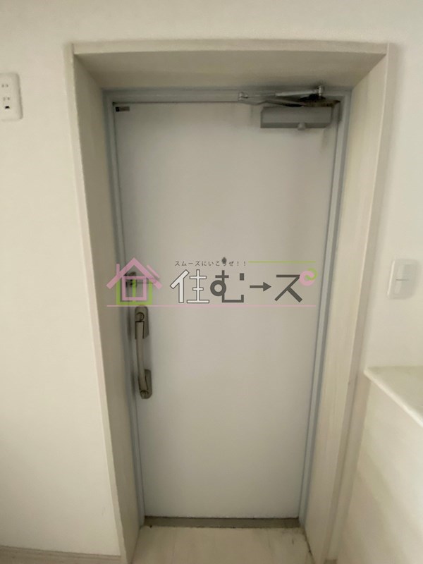 エスカーサ大阪WEST九条駅前 玄関