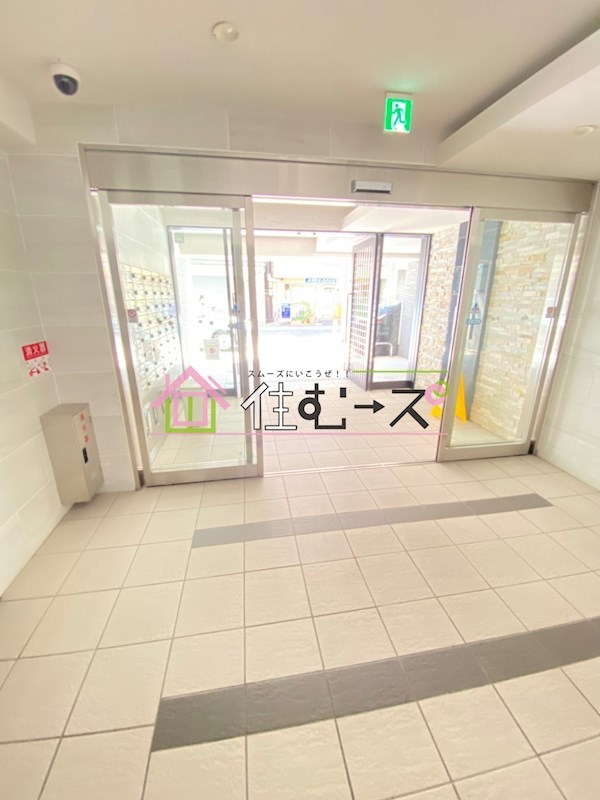 エスカーサ大阪WEST九条駅前 ロビー