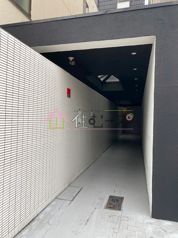 RE-005 エントランス