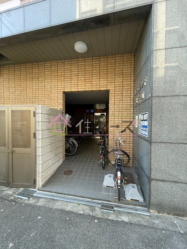 ナニワランド上本町 エントランス