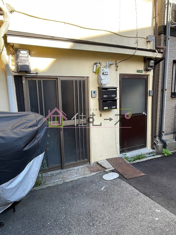 小路東テラス エントランス